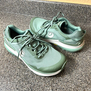 Topo Athletic Traverse Women’s Size 10 Trail Running Shoes Sage Lace Up Low Top